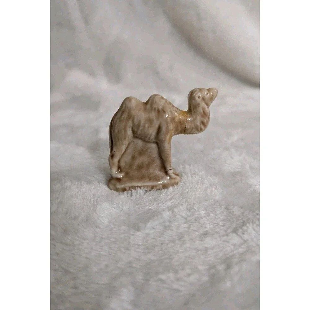 Wade Whimsies England Red Rose Tea Miniature Camel Figurine